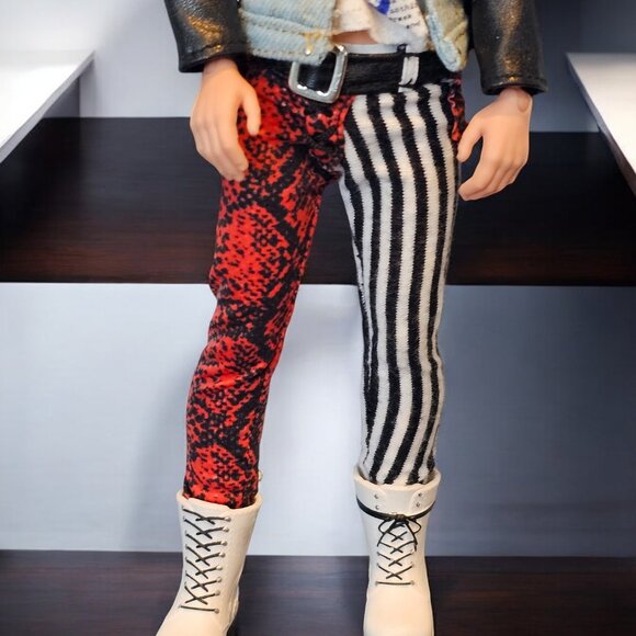 L.O.L. Surprise! O.M.G. Remix Rocker Boi Fashion Doll - Picture 6 of 11